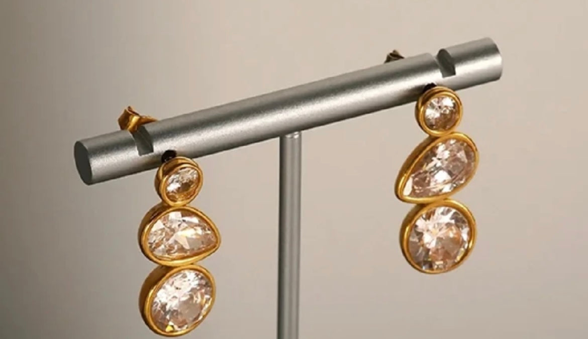 Lumiere Drop Earrings with Strawberry Case